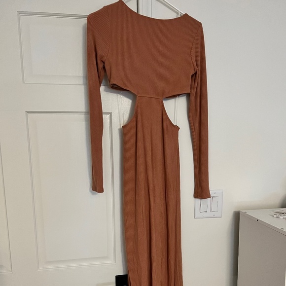 Vici aloi long sleeve cut out dress - Picture 2 of 3